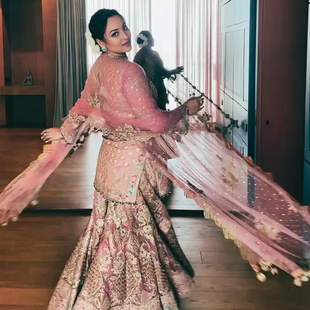 Sonakshi Sinha Wearing Beautiful Earrings Jewellery Pink Lehenga